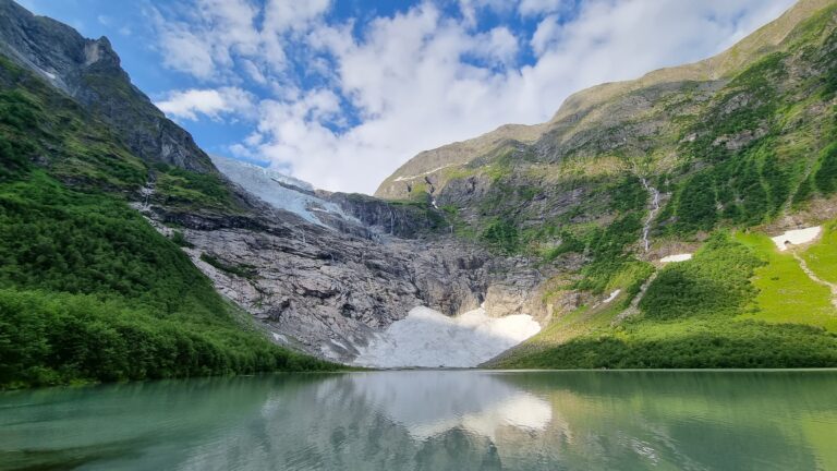 NO-0912 Jostedalsbreen National Park